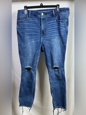 Old Navy Extra High-Rise Rockstar Super Skinny Jeans Distressed & Raw Hem